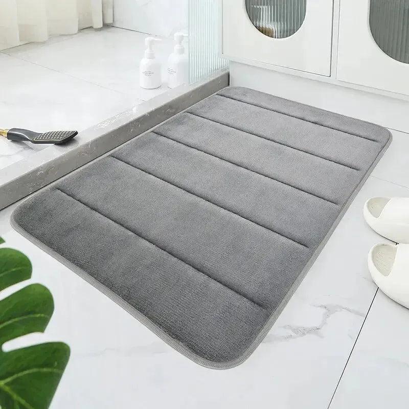 Tapis de bain gris à rayures